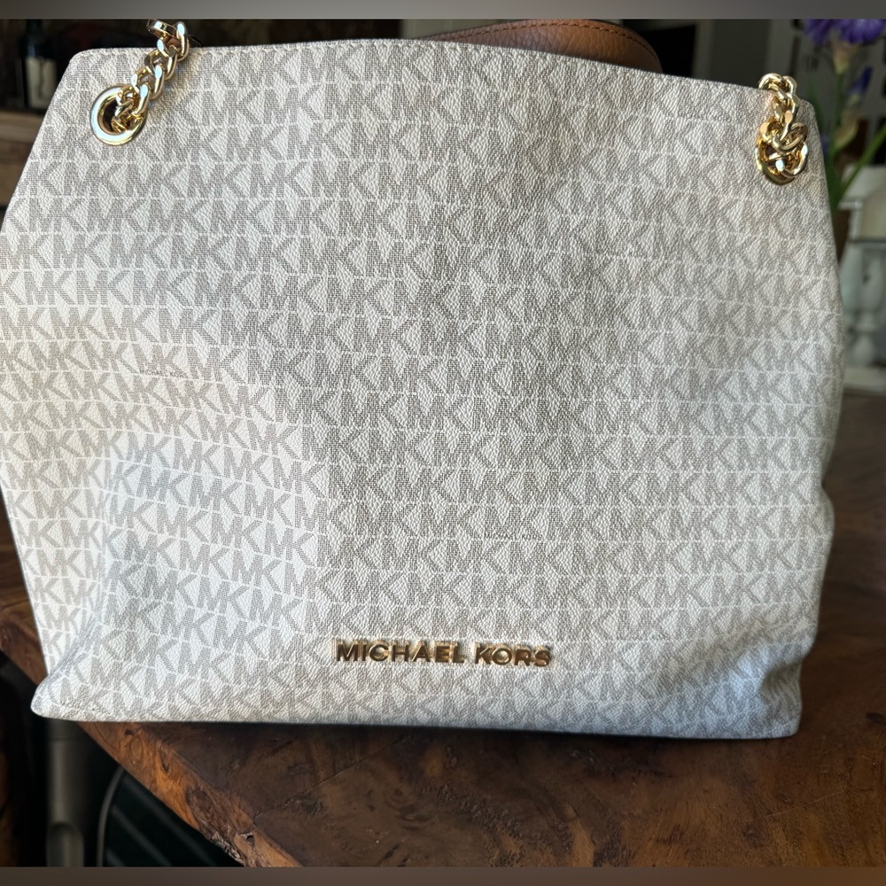 Michael Kors white with gray should er bag MK logo printed.